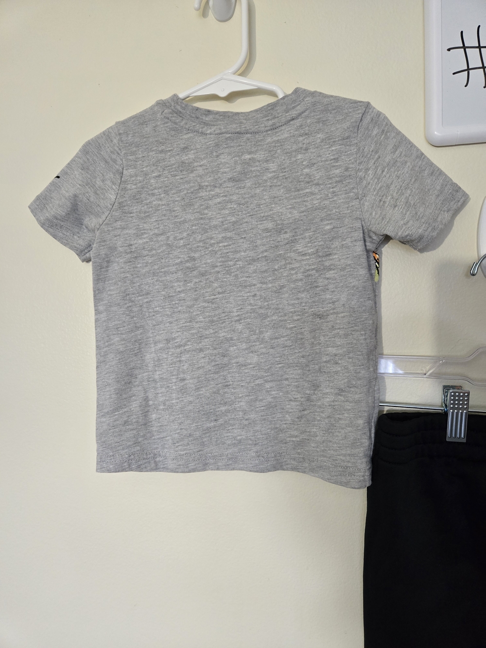 Puma Kids' 2T Gray Dino Graphic Tee and Black Jogger Bottoms #0092 - Picture 5 of 7